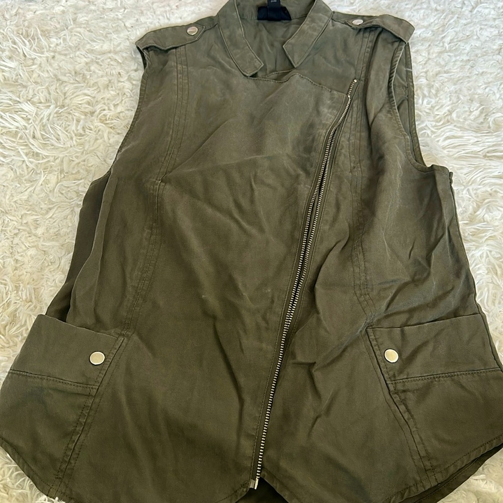 Women’s light sleeveless jacket